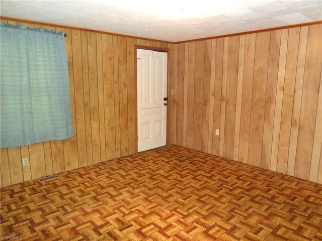1220 Lake Drive 9, Lexington, NC 27292