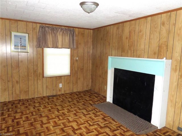 1220 Lake Drive 9, Lexington, NC 27292