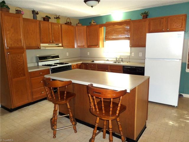 1220 Lake Drive 9, Lexington, NC 27292