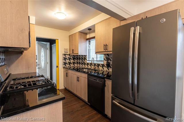 32653 Beacon Lane, Fraser, MI 48026