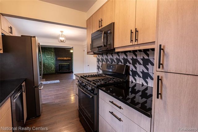 32653 Beacon Lane, Fraser, MI 48026