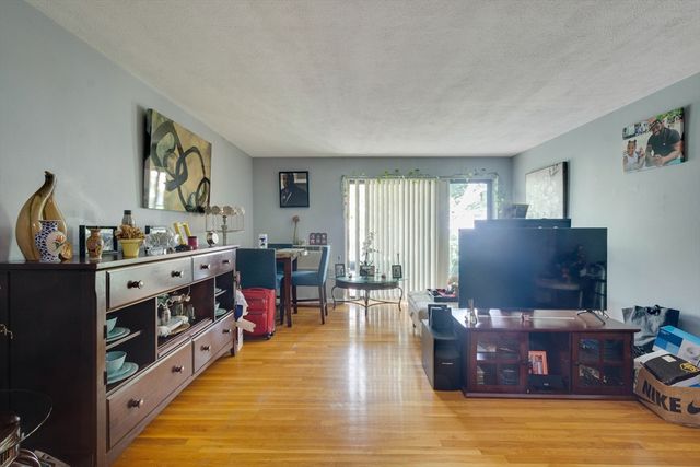 10 Coffey St 25, Boston, MA 02122