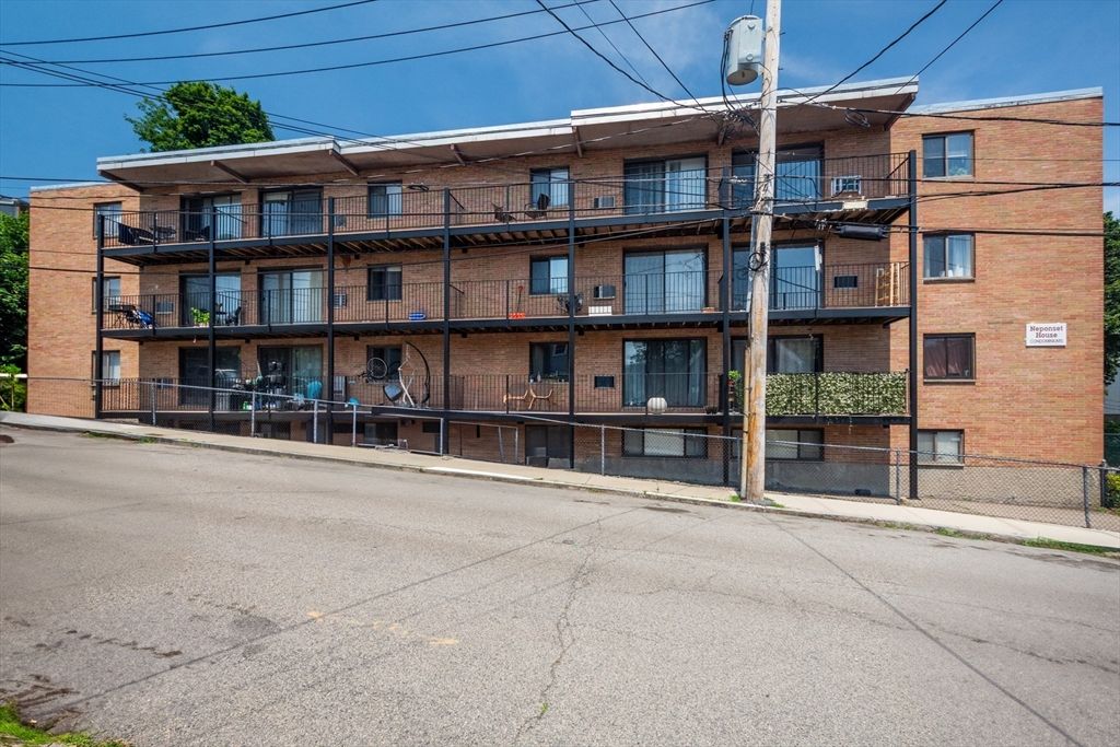 10 Coffey St 25, Boston, MA 02122