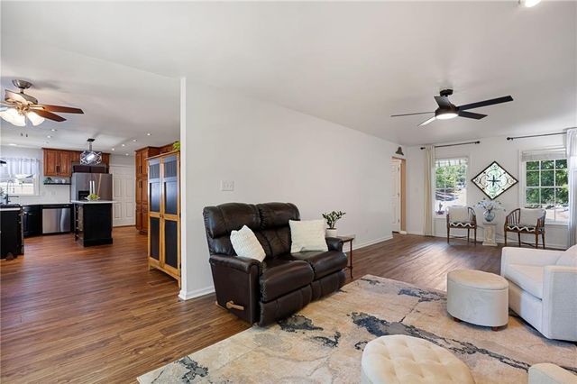 302 Lakeview Lane, Hiram, GA 30141