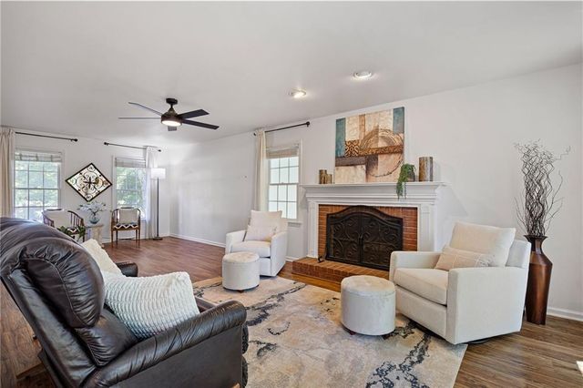 302 Lakeview Lane, Hiram, GA 30141