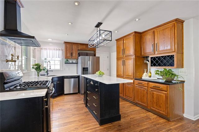 302 Lakeview Lane, Hiram, GA 30141