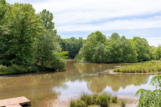 302 Lakeview Lane, Hiram, GA 30141