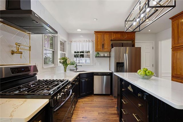 302 Lakeview Lane, Hiram, GA 30141