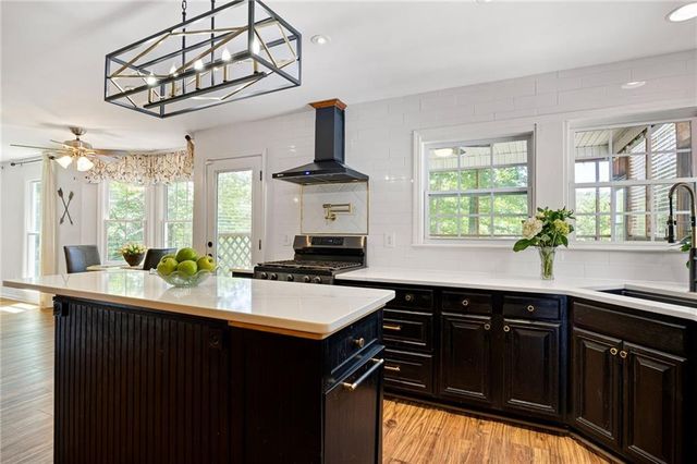 302 Lakeview Lane, Hiram, GA 30141