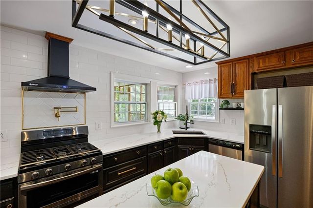 302 Lakeview Lane, Hiram, GA 30141