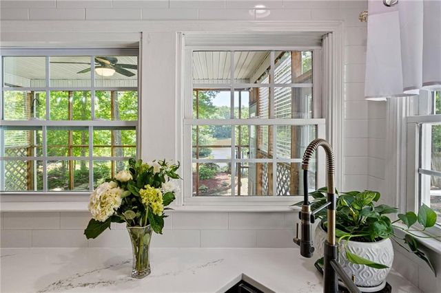 302 Lakeview Lane, Hiram, GA 30141