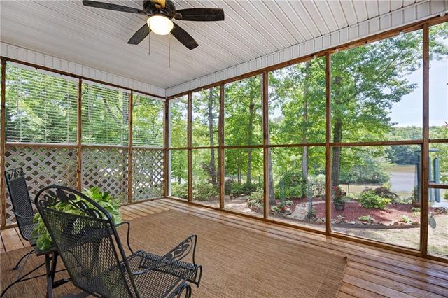 302 Lakeview Lane, Hiram, GA 30141