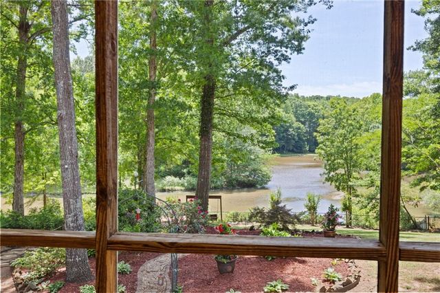 302 Lakeview Lane, Hiram, GA 30141