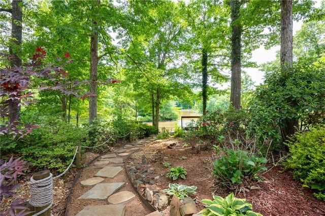 302 Lakeview Lane, Hiram, GA 30141