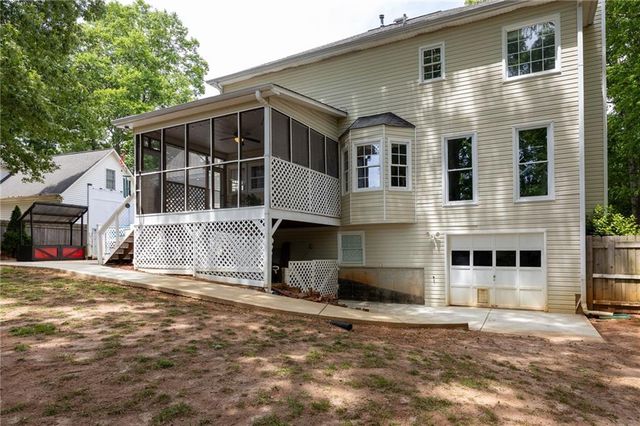 302 Lakeview Lane, Hiram, GA 30141
