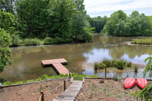 302 Lakeview Lane, Hiram, GA 30141