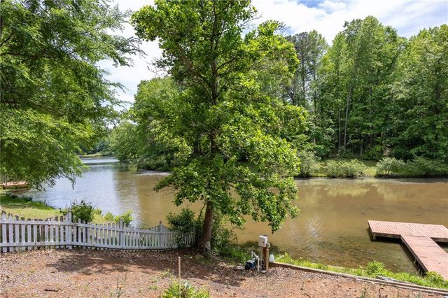 302 Lakeview Lane, Hiram, GA 30141