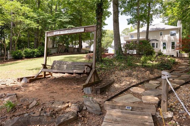302 Lakeview Lane, Hiram, GA 30141