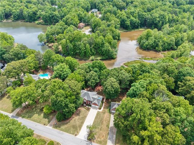302 Lakeview Lane, Hiram, GA 30141