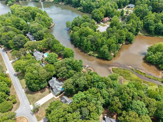 302 Lakeview Lane, Hiram, GA 30141