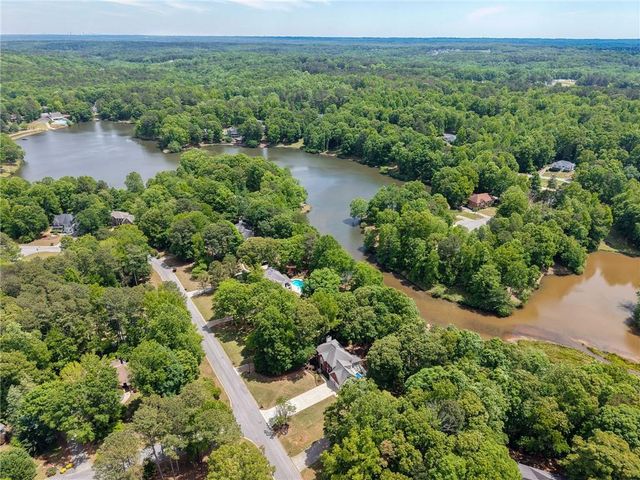 302 Lakeview Lane, Hiram, GA 30141