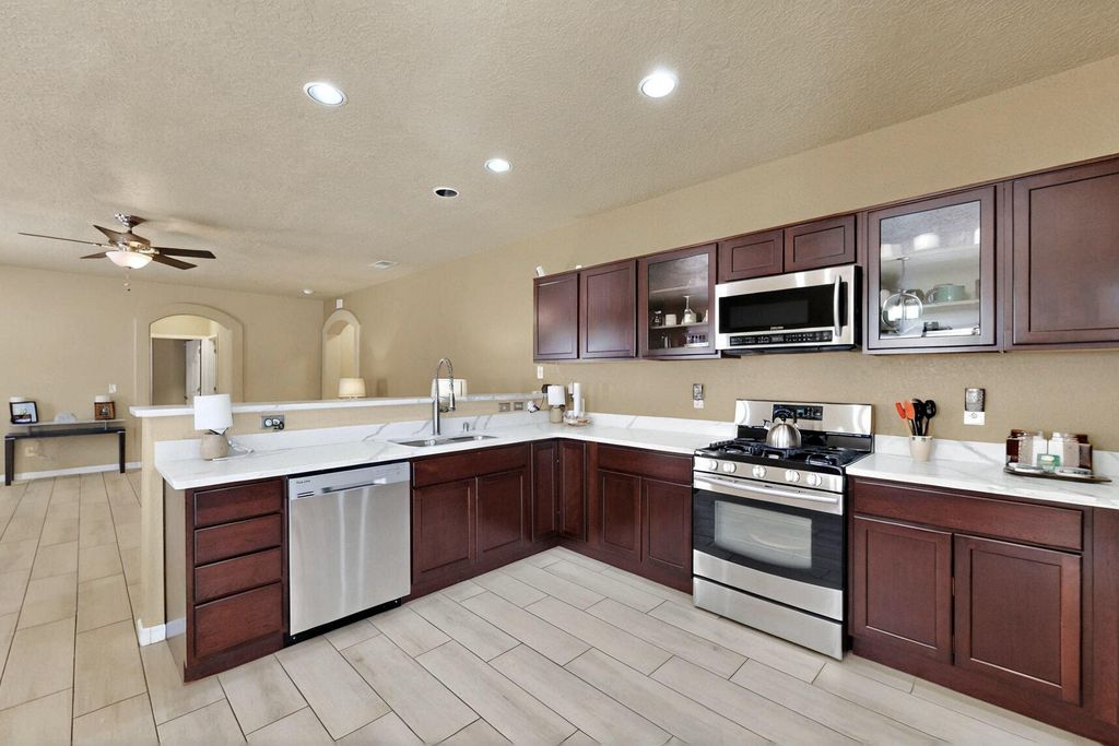 1019 MAROA Street NW, Albuquerque, NM 87120