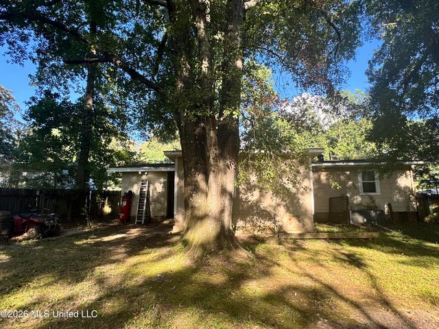 3165 Oak Forest Drive, Jackson, MS 39212