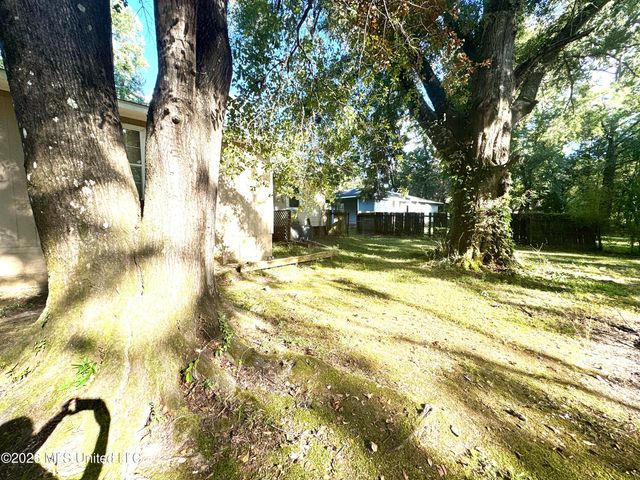 3165 Oak Forest Drive, Jackson, MS 39212
