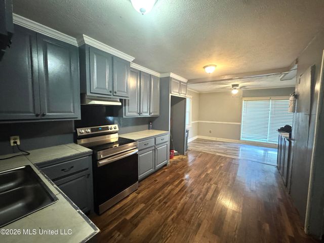 3165 Oak Forest Drive, Jackson, MS 39212