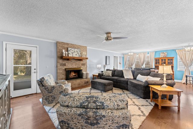 1401 S Kingswood Way, Mountain Home, AR 72653