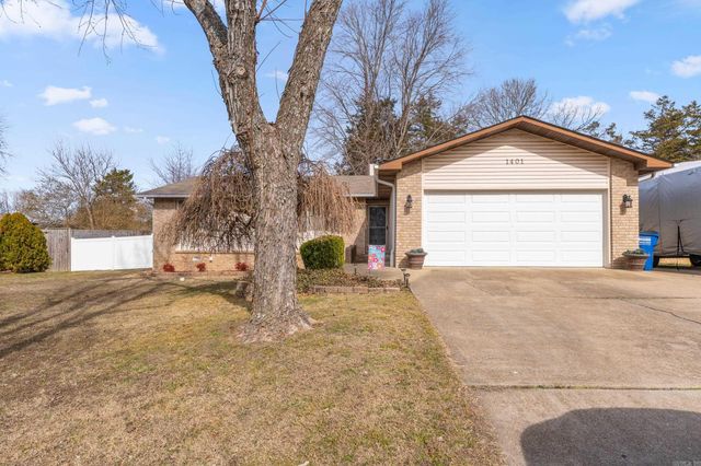 1401 S Kingswood Way, Mountain Home, AR 72653