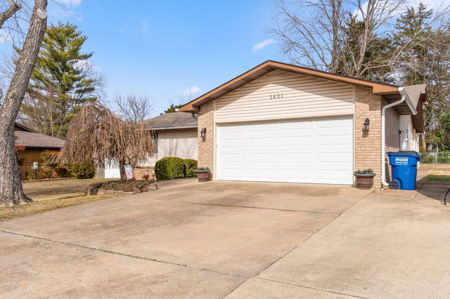 1401 S Kingswood Way, Mountain Home, AR 72653