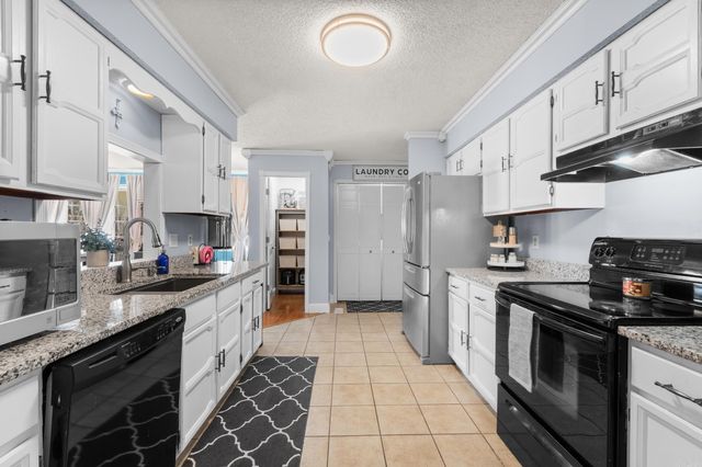 1401 S Kingswood Way, Mountain Home, AR 72653