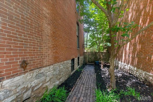 2011 Park Avenue, St Louis, MO 63104