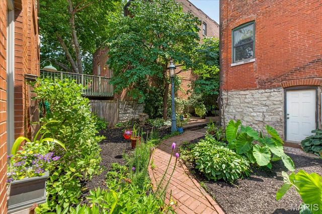 2011 Park Avenue, St Louis, MO 63104