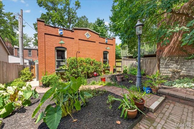 2011 Park Avenue, St Louis, MO 63104