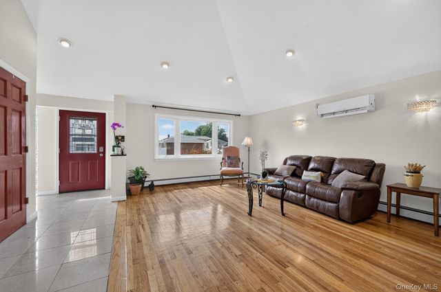244 Halsey Avenue, Jericho, NY 11753