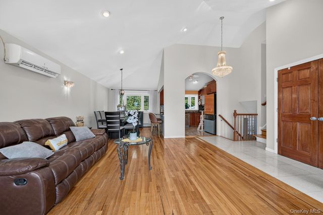 244 Halsey Avenue, Jericho, NY 11753