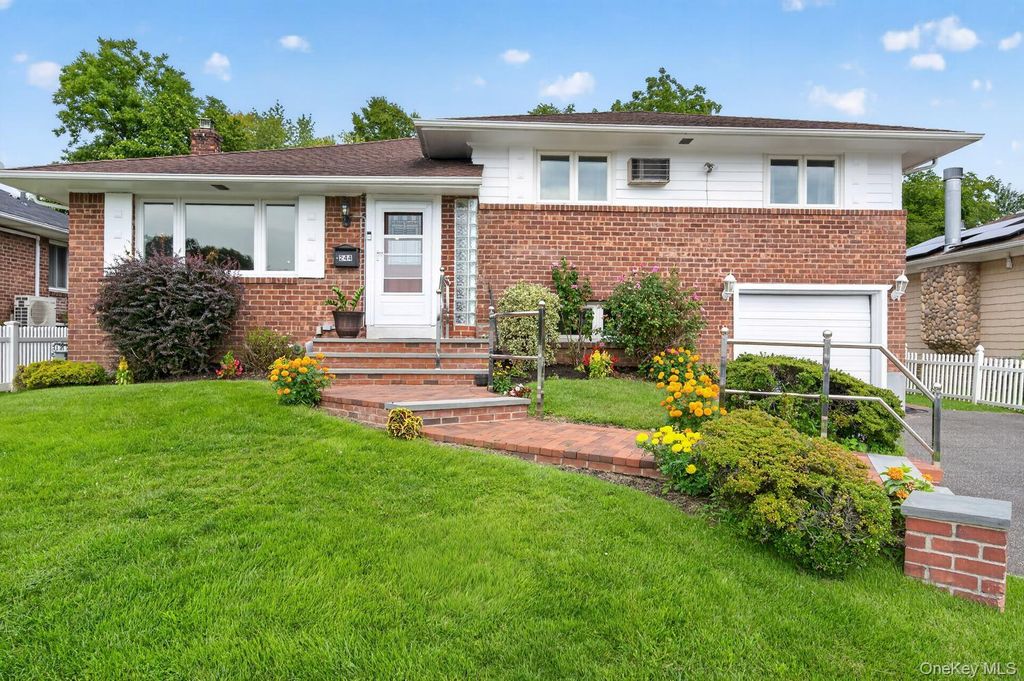 244 Halsey Avenue, Jericho, NY 11753