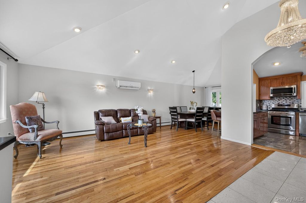 244 Halsey Avenue, Jericho, NY 11753 — photo 5