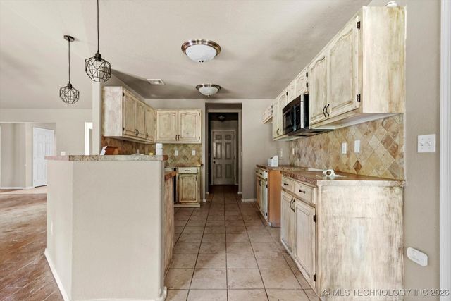 25025 S 4130 Road, Claremore, OK 74019