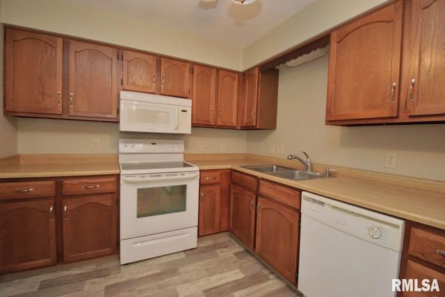 1471 Valle Vista Blvd Apt 3, Pekin, IL 61554