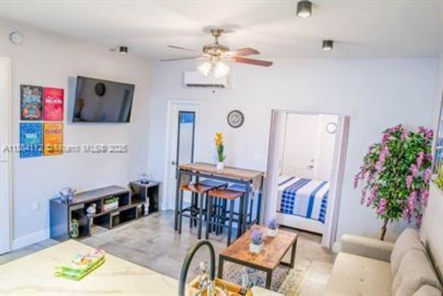 824 NE 4th St 3, Fort Lauderdale, FL 33301
