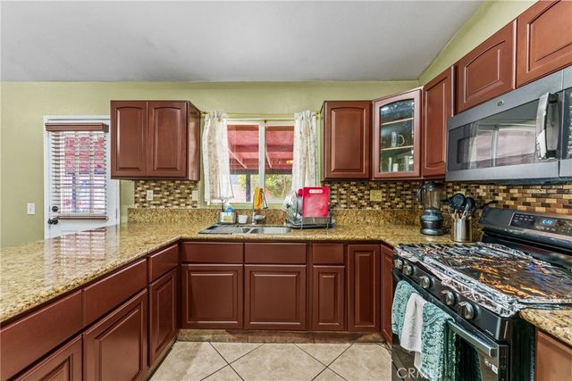 14035 Clover Court, Fontana, CA 92335
