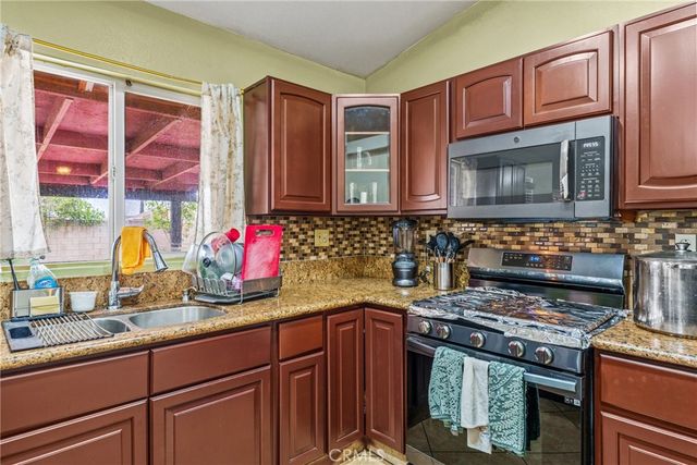 14035 Clover Court, Fontana, CA 92335