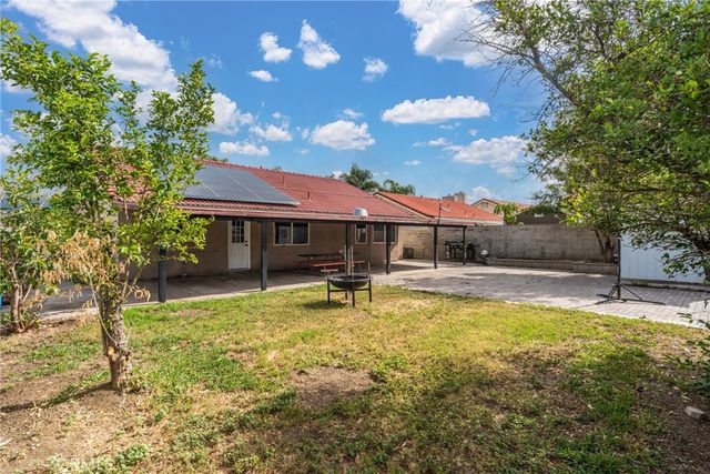 14035 Clover Court, Fontana, CA 92335
