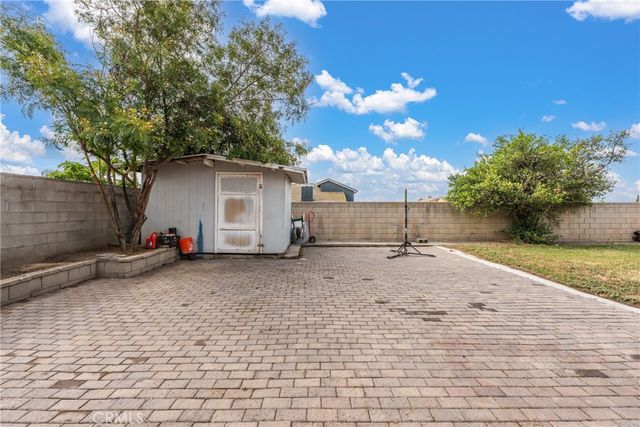 14035 Clover Court, Fontana, CA 92335