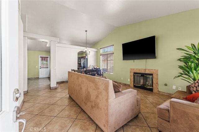 14035 Clover Court, Fontana, CA 92335
