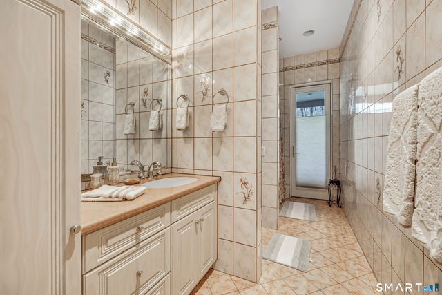 39 Golden Hill Lane, Shelton, CT 06484