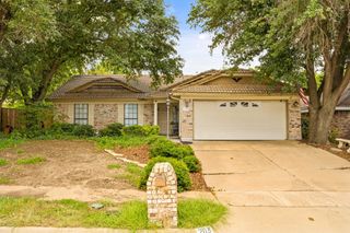 203 Juniper Drive, Arlington, TX 76018